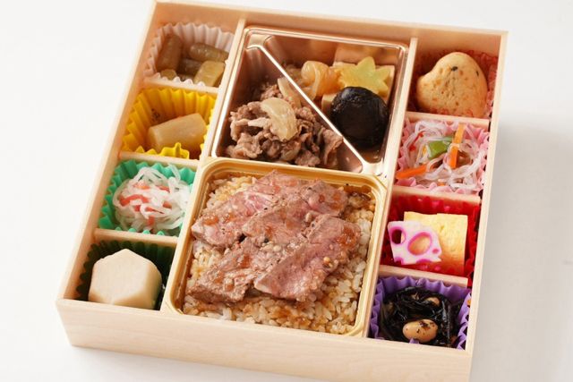 彩美庵 樂-raku--黒毛和牛Premium Queen's Beefすき焼きの和菜御膳～牛ステーキ重～