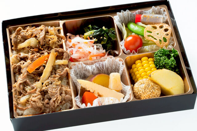 【2025夏限定】黒毛和牛Premium Queens Beef牛ごぼう重 彩り懐石膳