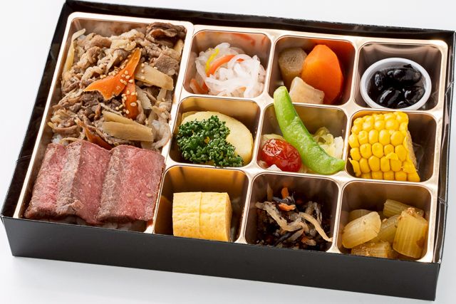 彩美庵樂～別邸～-【熨斗対応可】黒毛和牛の牛ごぼう重と赤身ステーキ 彩り膳 ーシャインブラック紙容器ー