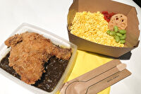 remmy&#039;s kitchen-ミックススパイスの骨付きチキンカツカレー