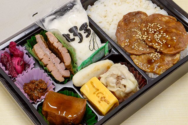 牛たん炭焼 利久-牛たんとろろ弁当