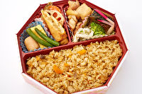 ろばた焼 hajime-青森鶏めし弁当～青森村越シャモロック出汁炊き込みご飯～