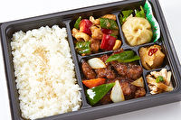 中国料理 楼蘭-Wメイン弁当【黒酢酢豚＆鶏のカシューナッツ炒め】