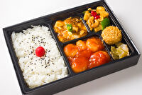 中国料理 楼蘭-特選 エビチリと麻婆豆腐+鶏のカシューナッツ炒め弁当