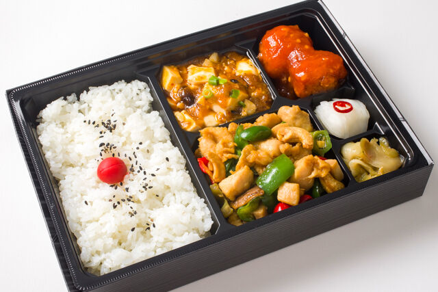 特選 鶏のカシューナッツ炒めと麻婆豆腐のWメイン＋豚団子の甘酢ソース