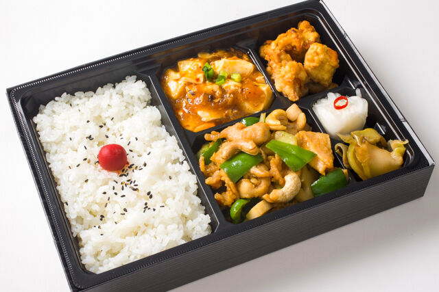 中国料理 楼蘭-特選 鶏のカシューナッツ炒めと麻婆豆腐のWメイン＋鶏唐揚げ弁当
