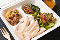 サラダイスTOKYO／サラダと酵素玄米ボックスでヘルシーに満腹を-【完全栄養食】熟成低温調理チキン＆酵素玄米ボックス
