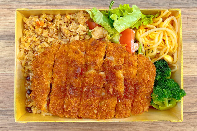 サラダイスTOKYO／サラダと酵素玄米ボックスでヘルシーに満腹を-【酵素玄米和み彩弁当】熟成やわらかロースカツ～芳醇中農ソース～