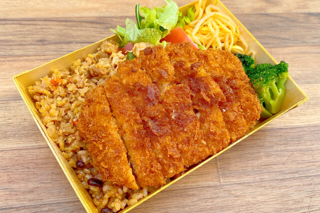 【酵素玄米和み彩弁当】熟成やわらかロースカツ～芳醇中農ソース～