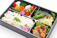 旬彩弁当 ささ木-炙り鯖と低温調理した鶏の照り焼き弁当
