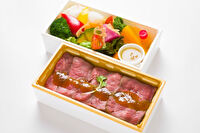 旬彩弁当 ささ木-厳選牛のローストビーフと彩り野菜の二段重