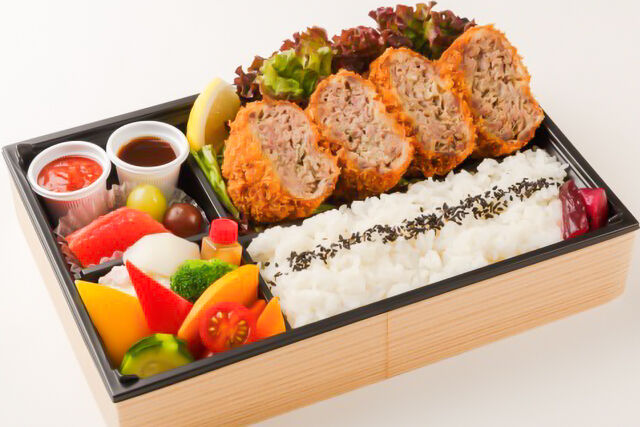 旬彩弁当 ささ木-厳選牛100%のメンチカツ弁当