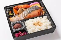 千魚のお弁当-桔梗弁当 厚切りトロ銀鮭