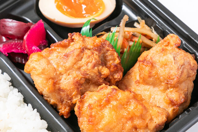 千魚のお弁当-店長が揚げた鶏の唐揚げ弁当