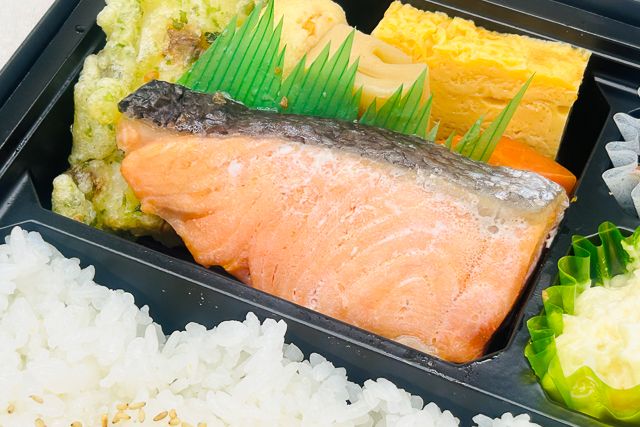 千魚のお弁当-藤 銀さけの塩焼