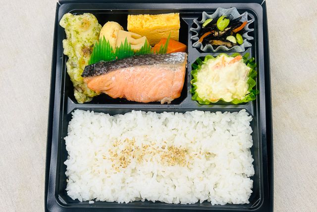 千魚のお弁当-藤 銀さけの塩焼