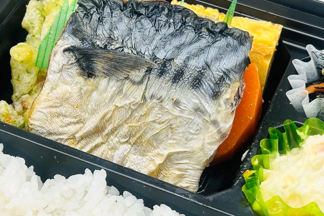 千魚のお弁当-藤 真さばの塩焼