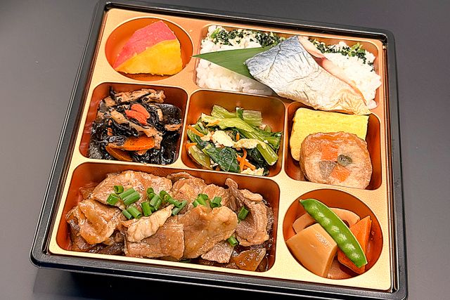 仕出し弁当 まつなが-牛焼肉とさわら西京焼きのお弁当