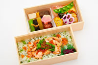 仕出しみち鷹-菜の花と鮭イクラ弁当