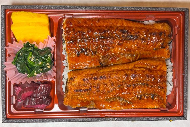 うなぎと牛ステーキ 仕出しの牛久-うな重 松