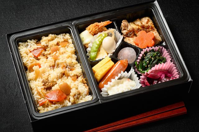 うなぎと牛ステーキ 仕出しの牛久-桜姫鶏と五目御飯の彩り御膳