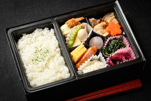 うなぎと牛ステーキ 仕出しの牛久-桜姫鶏の彩り御膳