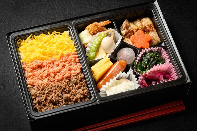 うなぎと牛ステーキ 仕出しの牛久-桜姫鶏と三色ご飯の彩り御膳