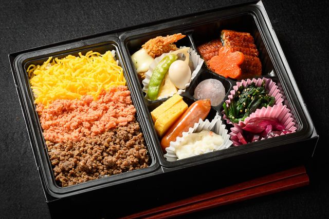 うなぎと牛ステーキ 仕出しの牛久-うなぎと三色ご飯の彩り御膳