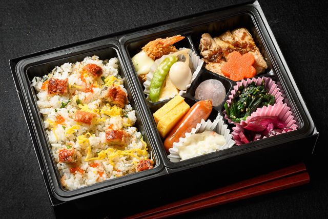 うなぎと牛ステーキ 仕出しの牛久-うなぎちらしと桜姫鶏の彩り御膳