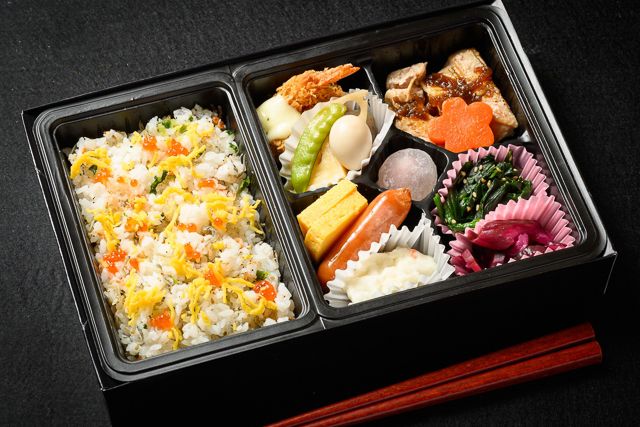 うなぎと牛ステーキ 仕出しの牛久-いくらしらすのちらしと桜姫鶏御膳