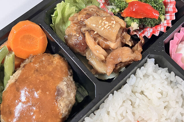 四季彩-和牛ハンバーグと照り焼きチキン