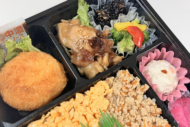 四季彩-彩り二色ご飯とカニクリームコロッケ＆照り焼きチキン