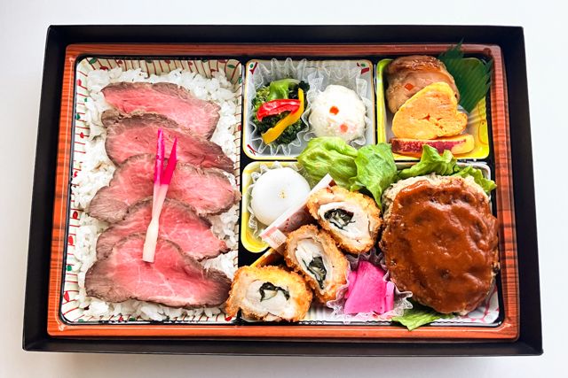 四季彩-【熨斗対応可】厳選和牛ローストビーフの贅沢三種盛り弁当