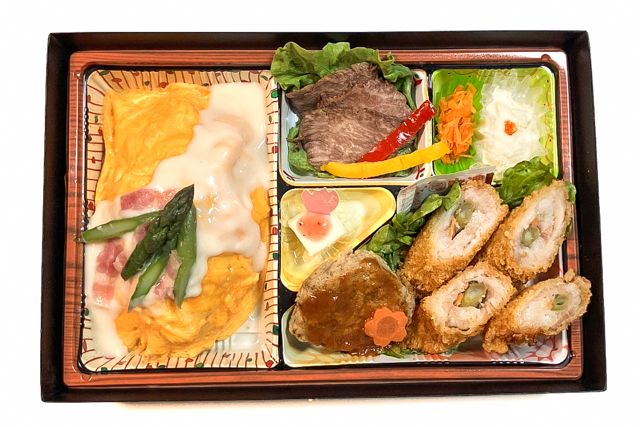 四季彩-【熨斗対応可】【春限定】特選和牛と梅豚ロールフライの春色特製重