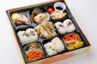 下町弁当-豚しゃぶと彩りおかずの俵おにぎり弁当
