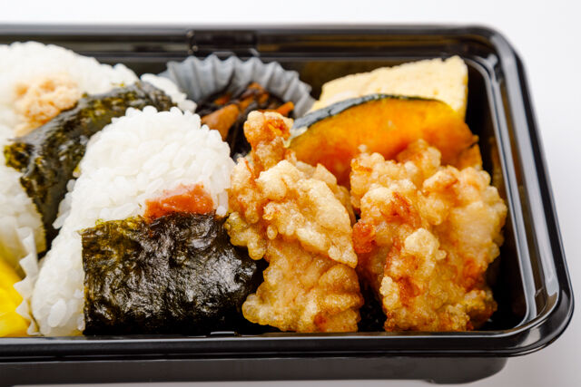 下町弁当-選べるおにぎり＆鶏唐揚げ弁当