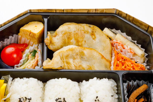 下町弁当-俵おにぎり＆手作り野菜餃子弁当