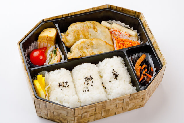 下町弁当-俵おにぎり＆手作り野菜餃子弁当