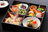仕出し屋の真面目な重箱弁当 旬菜 雪月花-特選和風御膳【梅】
