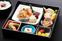 仕出し屋の真面目な重箱弁当 旬菜 雪月花-懐石御膳【萩】