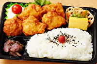 バラエティ豊富な折箱弁当 旬菜 夢見草-鶏の唐揚げ弁当
