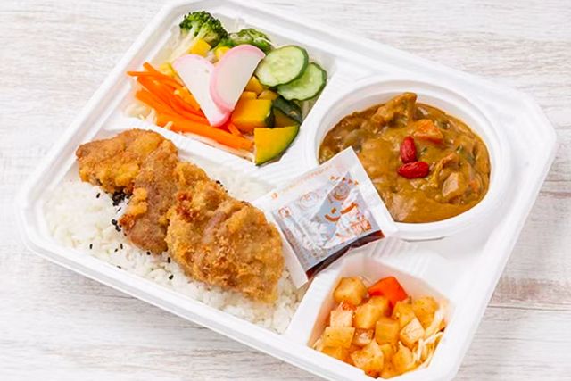 シルクロード弁当屋-豪快彩り豊な野菜 マグロカツ＆美味カレー