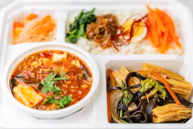 シルクロード弁当屋-豪快満足 中華麻婆豆腐＆腐竹キクラゲ炒め