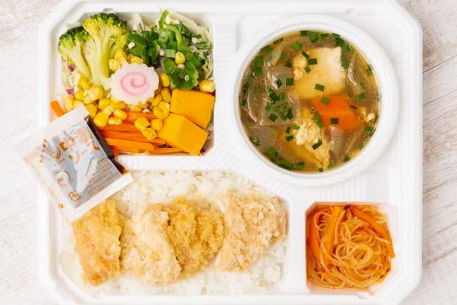 シルクロード弁当屋-豪快満足 豆腐玉子煮込み、彩り豊かな野菜＆鶏カツ