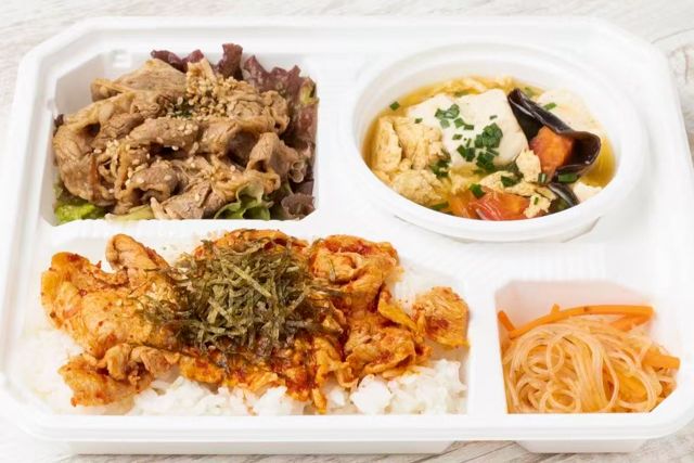 シルクロード弁当屋-豪快満足 豚バラ甘辛ダレ焼肉、和風ダレ焼肉＆豆腐玉子煮込み