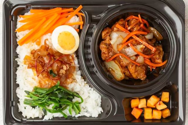 シルクロード弁当屋-大満足 中華豚バラ肉溜肉段炒め（リュウロウダン炒め）