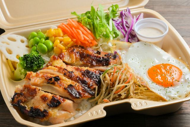 SOMY'S DELI-8種野菜のこだわり塩麹漬けチキン弁当