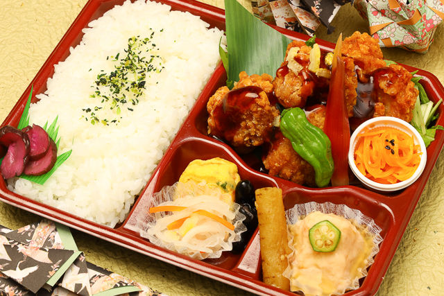 創作和食 永和 Eiwa の 若鶏の竜田揚げ京出汁柚子風味餡のお弁当 ごちクル お弁当の配達 デリバリー