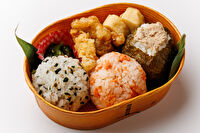 素材にこだわった手作り弁当 ひなた-お米がおいしい！おにぎり弁当（わかめ・鮭・ツナマヨ）