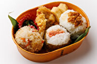素材にこだわった手作り弁当 ひなた-お米がおいしい！おにぎり弁当（だしむすび・焼きたらこ・肉そぼろ）